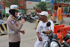 Operasi Patuh Jaya 2025, Polisi Beri Teguran Para Pekerja Pelabuhan Priok
