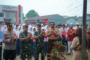 Sinergi TNI-Polri Warnai Pembukaan MPLS di SMKN 15 Bekasi, Tekankan Nilai Moral & Disiplin