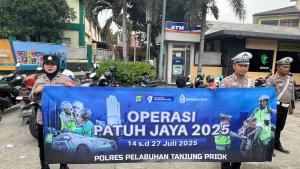 Polres Pelabuhan Tanjung Priok Gencarkan Edukasi Keselamatan Lalu Lintas Lewat Operasi Patuh Jaya 2025