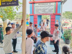 Polisi Baik Humanis: Polres Kepulauan Seribu Bersama TNI dan Instansi Terkait Amankan Keberangkatan Wisatawan di Marina Ancol