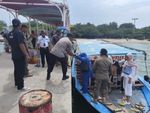 Polisi Humanis Amankan Dermaga Pulau Tidung dan Pulau Pari, Ciptakan Rasa Aman untuk Wisatawan