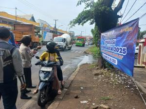 Polsek Bantar Gebang Ingatkan Pentingnya Tertib Lalu Lintas Lewat Operasi Patuh Jaya 2025