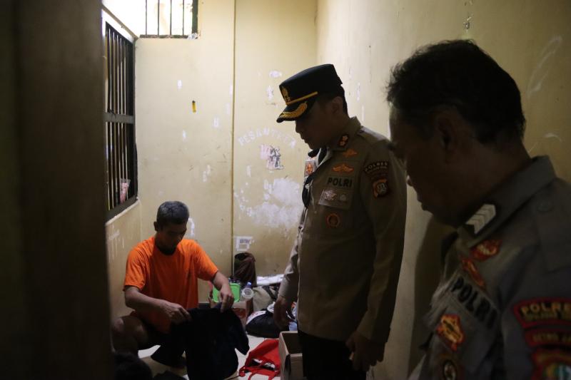 Kapolres Kepulauan Seribu AKBP Argadija Putra Tinjau Langsung Kondisi Tahanan di Mako Pulau Karya