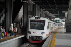 Meriahkan HUT Ke-80 RI, KAI Commuter Hadirkan `Diskon Merdeka` hingga 45% untuk Layanan Commuter Line Basoetta