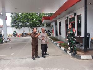 TNI-Polri di Bantargebang Patroli Bersama di SPBU Padurenan, Imbau Warga Tingkatkan Keamanan Kendaraan