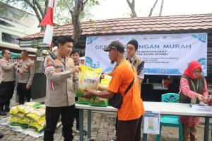 Polres Kepulauan Seribu Gelar Pangan Murah di Marina Ancol, Beras 5 Kg Hanya Rp 55 Ribu