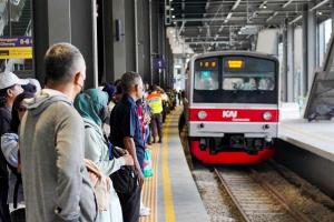 Usai Libur Panjang, Kondisi Stasiun Commuter Line Kondusif, Ramai Terkendali