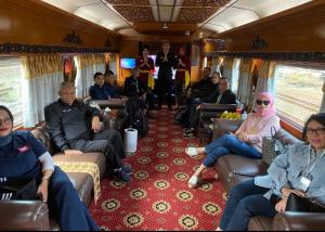 KAI Wisata Sambut Hari Pelanggan Nasional dengan Apresiasi Langsung di Atas Kereta