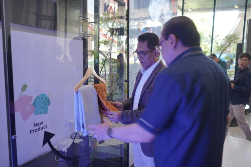 KAI Commuter Rayakan HUT ke-17 dengan Aksi Nyata Penerapan ESG, Sebanyak 144,05 kg Seragam Dinas Didaur Ulang Menjadi Kain Batik Sebanyak 306 Meter