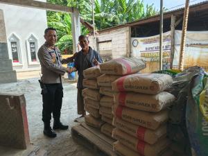 Kepedulian Polri Berikan Bantuan Semen Pembangunan Masjid Al-Falah