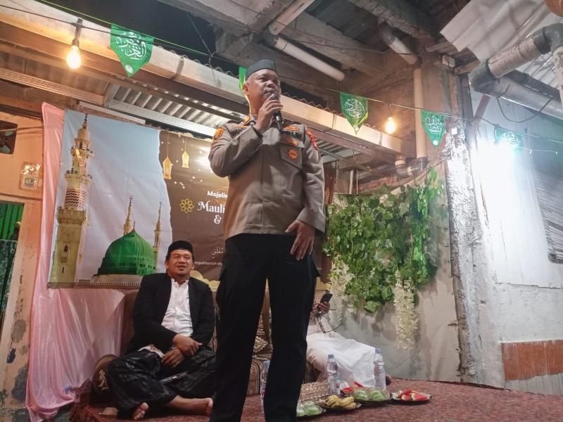 Kapolsek Bekasi Barat Hadiri Peringatan Maulid Nabi Muhammad SAW dan Santunan Anak Yatim di Kampung Rawabebek