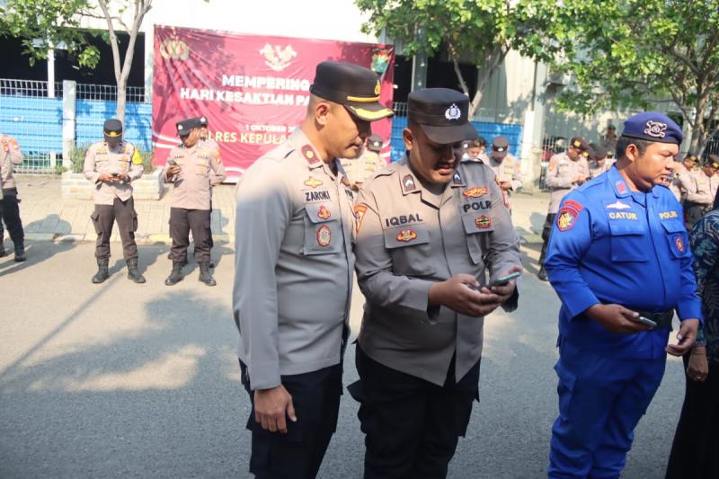 Cegah Hedonisme dan Judi Online, Wakapolres Kepulauan Seribu Pimpin Pemeriksaan Handphone Anggota