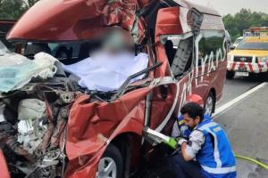 Travel Tabrak Dump Truk di Tol Cipularang, Satu Tewas dan Sembilan Luka