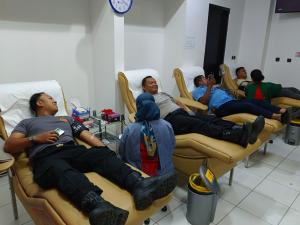 Polres Kepulauan Seribu Gelar Donor Darah dalam Rangka Hari Jadi ke-74 Humas Polri