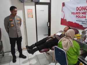 HUT ke-74 Humas Polri, Polres Metro Bekasi Kota Gelar Donor Darah Bersama PMI