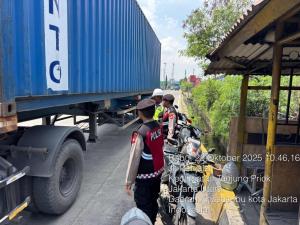Polres Pelabuhan Tanjung Priok Gelar Patroli Dialogis, Tegaskan Antisipasi 3C dan Bahaya Kebakaran