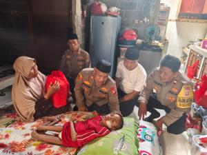 Empati dan Kepedulian Kapolsek Bekasi Barat Kunjungi Jihan, Anak Disabilitas di Jakasampurna
