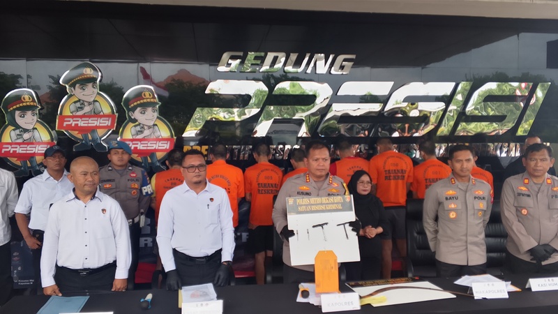 Polres Metro Bekasi Kota Ringkus Komplotan Curanmor Viral, Delapan Pelaku Satu Keluarga