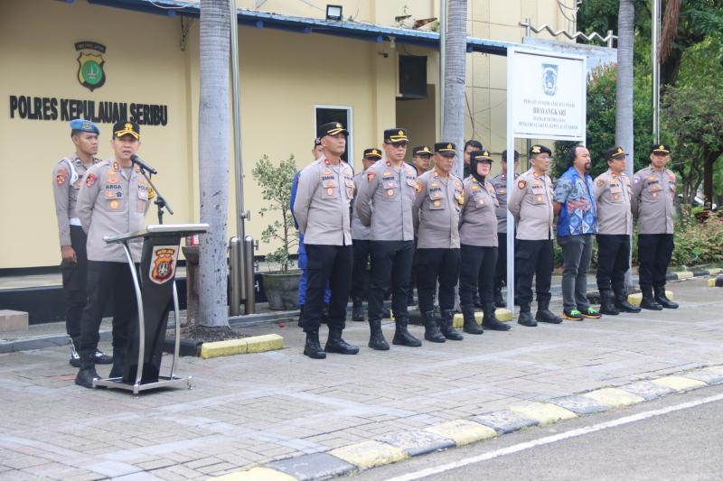 Kapolres Kepulauan Seribu Pimpin Apel Pagi, Tegaskan Disiplin Personel dan Ingatkan Soal Hindari Gaya Hidup Hedonis
