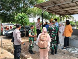 Sinergitas TNI-Polri Dampingi Pengecekan Lokasi Koperasi Kelurahan Merah Putih di Sumurbatu