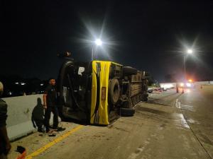 Bus Cahaya Trans Kecelakaan Tunggal di Tol Krapyak, 16 Penumpang Meninggal