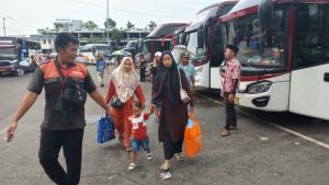 Lonjakan Penumpang Warnai Libur Nataru di Terminal Induk Kota Bekasi