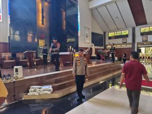 Polsek Bekasi Barat Giat Pengecekan Tempat Ibadah Jelang Perayaan Malam Natal 2025